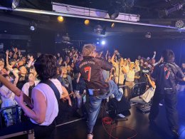 ฝากให้เขารัก in Japan! Yes'Sir Days ขนเพลงฮิตโชว์สนั่นโตเกียว พร้อมเซอร์ไพรส์ซีนดวลกีต้าร์สุดเดือดกับ Ichika Nito