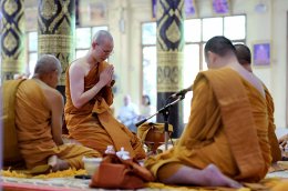 "พีค" วง V3RSE เข้าพิธีอุปสมบทเรียบง่าย ได้ฉายาทางธรรม "กมฺพุวณฺโณ"