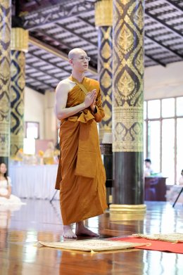 "พีค" วง V3RSE เข้าพิธีอุปสมบทเรียบง่าย ได้ฉายาทางธรรม "กมฺพุวณฺโณ"