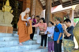 "พีค" วง V3RSE เข้าพิธีอุปสมบทเรียบง่าย ได้ฉายาทางธรรม "กมฺพุวณฺโณ"