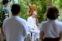 "พีค" วง V3RSE เข้าพิธีอุปสมบทเรียบง่าย ได้ฉายาทางธรรม "กมฺพุวณฺโณ"