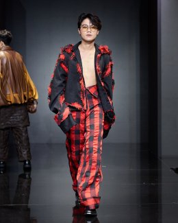 หนุ่มหล่อบ้าน White Music ยกทีมขึ้นรันเวย์! หล่อสะเทือน BIFW 2025