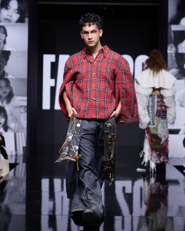 หนุ่มหล่อบ้าน White Music ยกทีมขึ้นรันเวย์! หล่อสะเทือน BIFW 2025