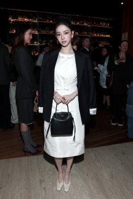 KARINA (คาริน่า) แบรนด์แอมบาสเดอร์ของ Prada (พราด้า) เยือนมิลานอีกครั้งในรอบหนึ่งเดือน การปรากฏตัวพร้อมวิชวลสุดเปล่งประกายในงานแฟชั่นโชว์ "Prada Fall/Winter 2026 Womenswear Show"