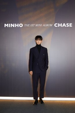 MINHO วง SHINee ประสบความสำเร็จกับการเดบิวต์ศิลปินเดี่ยว มินิอัลบั้มแรก ‘CHASE’ ครองอันดับ 1 บนชาร์ต Top Albums ของ iTunes ใน 39 ประเทศทั่วโลก