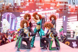 'อลิสา พันธุศักดิ์ คุนผลิน' แห่งทิฟฟานี่โชว์ พัทยา คว้ารางวัล "Pride Value of CEO" บนเวที Bangkok Pride Awards 2025 ตอกย้ำบทบาทผู้นำในการสนับสนุนความหลากหลายทางเพศ