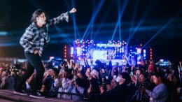 เบิ้ล ปทุมราช ทุ่มสุดตัว ทำอำนาจเจริญเงินสะพัดมหาศาล! จากการจัดงาน "มหาอำนาจ เฟสติวัล" ผู้ร่วมงานรวมกว่า 20,000 คน