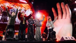 เบิ้ล ปทุมราช ทุ่มสุดตัว ทำอำนาจเจริญเงินสะพัดมหาศาล! จากการจัดงาน "มหาอำนาจ เฟสติวัล" ผู้ร่วมงานรวมกว่า 20,000 คน