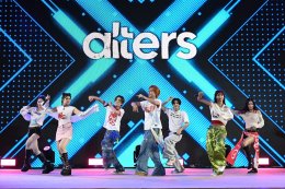 ครั้งแรกของ '4EVE' สลัดลุคเกิร์ลกรุ๊ปสุดฮอตเป็นนางสงกรานต์รากษสเทวี อวดโฉมในชุดไทยงามสง่า นำความวิจิตรปรากฏสู่สายตาคนทั่วโลก  ในงาน "ICONSIAM THAICONIC SONGKRAN 2026"