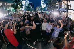 สานฝันที่รอมานาน! ยอด บอดี้สแลม เล่นดนตรีเปิดหมวกกลางสยาม แฟนคลับทุกเจนร่วมแจม