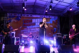 ฮิตแรงฮีลใจ!!  รักมือสอง BEDROOM  AUDIO (เบดรูม ออดิโอ) กวาดยอดวิวทะลุ 300 ล้านวิว!! แม่น-นักร้องนำ  โพสต์ ดีใจที่ยังไม่เลิก  ขอบคุณทุกกำลังใจที่อยู่เบื้องหลังในเพลงนี้ 