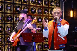 "ฉายแสง แอด.เวนเจอร์-เดอะ โกสท์ เรดิโอ" ฉลอง "ข้างบ้าน" ทำรายได้ทะลุ 120 ล้าน