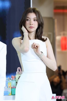 "สมูทอี" เปิดตัว หลิง-ออม ร่วมสร้างปรากฎการณ์ผิวใหม่ ชูนวัตกรรม #สกินแคร์คนเป็นสิว จาก "เบบี้ เฟซ" สู่ "เบบี้ เฟียส"