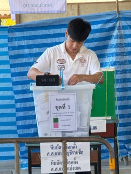 'สิงโต ปราชญา' ใช้สิทธิเลือกตั้งล่วงหน้าก่อนบินไปทำงานต่างประเทศ พร้อมชวนคนไทยออกมาใช้สิทธิเพื่อการเปลี่ยนแปลงที่ดีขึ้น 