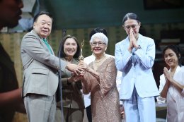 สีสันพรมแดง สุพรรณหงส์ครั้งที่ 33 ประจำปี 2567 คนบันเทิงรุ่นใหญ่-รุ่นเล็กยกทัพเช็คอินร่วมงานคึกคัก