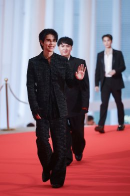 สีสันพรมแดง สุพรรณหงส์ครั้งที่ 33 ประจำปี 2567 คนบันเทิงรุ่นใหญ่-รุ่นเล็กยกทัพเช็คอินร่วมงานคึกคัก