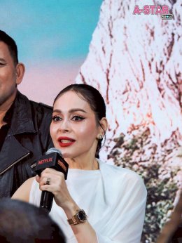 อั๊ยยะลังก๊ะ! Netflix ยกรถไฟเมืองคอนมาไว้กลางเมืองกรุง ชวนตีตั๋วเที่ยวแรกสู่อภิมหาภาพยนตร์ครบรส "เขาชุมทอง คะนองชุมโจร" พร้อมระเบิดภูเขาเผากระท่อม 21 สิงหาคมนี้ที่ Netflix เท่านั้น!