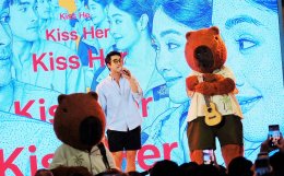 เดทแรกเล่นใหญ่! 'ณเดชน์-มินนี่' ชวนขึ้นบอลลูน! GDH ผนึกกำลัง Sony Pictures International Productions จัดงานแถลงข่าวหนัง "HENRY's First Dates จีบซ้ำซ้ำ เฮนรี่จำไม่ได้" (17 กันยายน ในโรงภาพยนตร์)