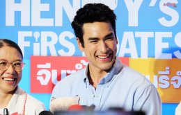 เดทแรกเล่นใหญ่! 'ณเดชน์-มินนี่' ชวนขึ้นบอลลูน! GDH ผนึกกำลัง Sony Pictures International Productions จัดงานแถลงข่าวหนัง "HENRY's First Dates จีบซ้ำซ้ำ เฮนรี่จำไม่ได้" (17 กันยายน ในโรงภาพยนตร์)