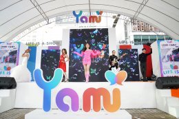 “เบสท์ รักษ์วนีย์ โชว์ร้องเพลง เปิดตัวแอปพลิเคชั่น YAMI Live Thailand”