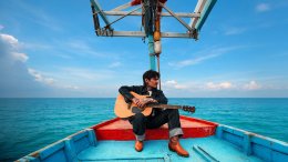 เล็ก รัชเมศฐ์ ชวนรื้อฟื้นความทรงจำไปกับเพลง "อบอวล" ส่งท้ายอัลบั้มเพลงประกอบชีวิต