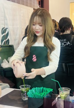 'BNK48 & CGM48' แวะเช็คอิน "HACHI CHA" พร้อมเสิร์ฟมัทฉะเหล่าแฟนคลับสุดฟิน ในงาน JAPAN EXPO THAILAND 2026