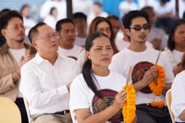 'บั้งไฟ ฟิล์ม' บวงสรวงหนังใหม่ "เสือหอน มังกรหาว" รวมพลตลกคาเฟ่ระดับตำนาน 'หม่ำ-จตุรงค์-โน้ต-เป็ด-นุ้ย' 