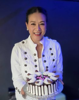 "เหนือ-ดิสรยา" นำทีมเซอร์ไพรส์วันเกิดคุณแม่ "กบ ปภัสรา" ลูกสาวสุดที่รักจัดให้!