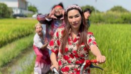 'ธรรมชาติ' แท็กทีม 'เอแคลร์ จือปาก' ปล่อยซิงเกิลใหม่จังหวะมันส์ "แคว็กหอย" ชวนโยกสนั่น ผสมความกวนและเสน่ห์ภาษาใต้ พร้อมขนทัพอินฟลูร่วมแจมเพียบ!