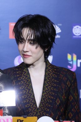 'ดี้ ปัทมา' นำทีมนักแสดง "แฟ้มรักต้องห้าม" ร่วมงาน Y Entertain Awards 2026 อวดลุคไทยสุดสง่า พร้อมอัปเดตฟีดแบ็กทีเซอร์สุดปัง กว่าแสนวิว!!!