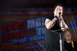 ฮิตแรงฮีลใจ!!  รักมือสอง BEDROOM  AUDIO (เบดรูม ออดิโอ) กวาดยอดวิวทะลุ 300 ล้านวิว!! แม่น-นักร้องนำ  โพสต์ ดีใจที่ยังไม่เลิก  ขอบคุณทุกกำลังใจที่อยู่เบื้องหลังในเพลงนี้ 