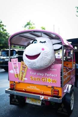 สวยสับฉบับตัวมารดา! 'แม่เจ็ง-เซย่า' แท็กทีมอวดผิวออร่าท้าแดด นั่งแท่นพรีเซนเตอร์ "กันแดด" นวัตกรรมใหม่ที่ไม่ได้มีดีแค่กันยูวี!