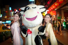 สวยสับฉบับตัวมารดา! 'แม่เจ็ง-เซย่า' แท็กทีมอวดผิวออร่าท้าแดด นั่งแท่นพรีเซนเตอร์ "กันแดด" นวัตกรรมใหม่ที่ไม่ได้มีดีแค่กันยูวี!