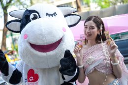 สวยสับฉบับตัวมารดา! 'แม่เจ็ง-เซย่า' แท็กทีมอวดผิวออร่าท้าแดด นั่งแท่นพรีเซนเตอร์ "กันแดด" นวัตกรรมใหม่ที่ไม่ได้มีดีแค่กันยูวี!