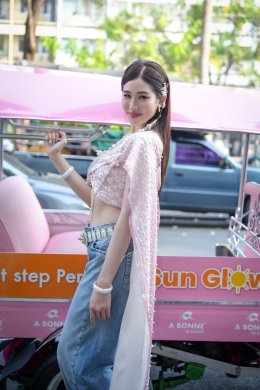 สวยสับฉบับตัวมารดา! 'แม่เจ็ง-เซย่า' แท็กทีมอวดผิวออร่าท้าแดด นั่งแท่นพรีเซนเตอร์ "กันแดด" นวัตกรรมใหม่ที่ไม่ได้มีดีแค่กันยูวี!