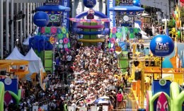 โมเมนต์ประวัติศาสตร์! ตอกย้ำสงกรานต์ไทยขึ้นแท่นเทศกาลโลก เซ็นทรัลเวิลด์ต้อนรับ Miss World 'โอปอล สุชาตา' ร่วมเล่นน้ำสงกรานต์กับคนไทย-นักท่องเที่ยวนับแสน 