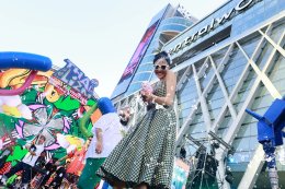 โมเมนต์ประวัติศาสตร์! ตอกย้ำสงกรานต์ไทยขึ้นแท่นเทศกาลโลก เซ็นทรัลเวิลด์ต้อนรับ Miss World 'โอปอล สุชาตา' ร่วมเล่นน้ำสงกรานต์กับคนไทย-นักท่องเที่ยวนับแสน 