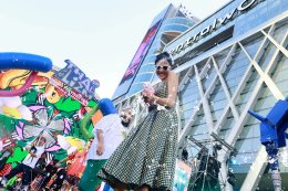 โมเมนต์ประวัติศาสตร์! ตอกย้ำสงกรานต์ไทยขึ้นแท่นเทศกาลโลก เซ็นทรัลเวิลด์ต้อนรับ Miss World 'โอปอล สุชาตา' ร่วมเล่นน้ำสงกรานต์กับคนไทย-นักท่องเที่ยวนับแสน 