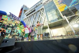 โมเมนต์ประวัติศาสตร์! ตอกย้ำสงกรานต์ไทยขึ้นแท่นเทศกาลโลก เซ็นทรัลเวิลด์ต้อนรับ Miss World 'โอปอล สุชาตา' ร่วมเล่นน้ำสงกรานต์กับคนไทย-นักท่องเที่ยวนับแสน 