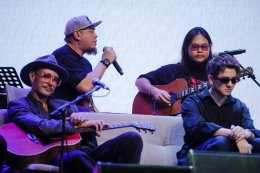 "ให้เพลงแทนใจ ไลฟ์สดร่วมช่วยภัยน้ำท่วม" ไลฟ์สดจาก Muzik Move และ Search Entertainment ชวนแฟนเพลงเงินช่วยเหลือและเยียวยาผ่าน สภากาชาดไทย