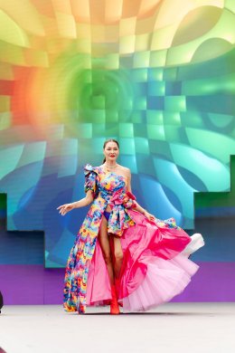 คิกออฟ Pride Month แห่งแรกในไทย! "centralwOrld Love with Pride 2025" รวมศิลปิน-ดารา-อินฟลูฯ กว่า 500 ชีวิต บน Rainbow Runway 100 เมตร หน้าเซ็นทรัลเวิลด์ ฉลอง Pride Month ตลอดเดือนมิถุนายน 