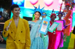 คิกออฟ Pride Month แห่งแรกในไทย! "centralwOrld Love with Pride 2025" รวมศิลปิน-ดารา-อินฟลูฯ กว่า 500 ชีวิต บน Rainbow Runway 100 เมตร หน้าเซ็นทรัลเวิลด์ ฉลอง Pride Month ตลอดเดือนมิถุนายน 