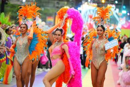คิกออฟ Pride Month แห่งแรกในไทย! "centralwOrld Love with Pride 2025" รวมศิลปิน-ดารา-อินฟลูฯ กว่า 500 ชีวิต บน Rainbow Runway 100 เมตร หน้าเซ็นทรัลเวิลด์ ฉลอง Pride Month ตลอดเดือนมิถุนายน 
