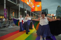 คิกออฟ Pride Month แห่งแรกในไทย! "centralwOrld Love with Pride 2025" รวมศิลปิน-ดารา-อินฟลูฯ กว่า 500 ชีวิต บน Rainbow Runway 100 เมตร หน้าเซ็นทรัลเวิลด์ ฉลอง Pride Month ตลอดเดือนมิถุนายน 