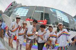 คิกออฟ Pride Month แห่งแรกในไทย! "centralwOrld Love with Pride 2025" รวมศิลปิน-ดารา-อินฟลูฯ กว่า 500 ชีวิต บน Rainbow Runway 100 เมตร หน้าเซ็นทรัลเวิลด์ ฉลอง Pride Month ตลอดเดือนมิถุนายน 