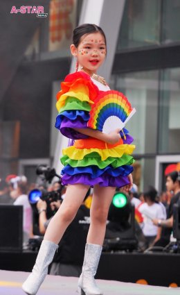 คิกออฟ Pride Month แห่งแรกในไทย! "centralwOrld Love with Pride 2025" รวมศิลปิน-ดารา-อินฟลูฯ กว่า 500 ชีวิต บน Rainbow Runway 100 เมตร หน้าเซ็นทรัลเวิลด์ ฉลอง Pride Month ตลอดเดือนมิถุนายน 