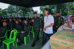 "นากรักมาก ม๊ากมาก" ส่งมอบความสุข จัดฉายหนังให้ทหารดูฟรี ณ มทบ.25 จ.สุรินทร์ 