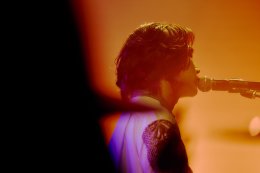 เหนือคำบรรยาย Omoinotake ส่งพลังการแสดงสดสมการรอคอย ใน "Omoinotake One Man Live in Taipei & Bangkok"