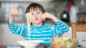 Kids are hungry! What kind of snacks should they eat during the day?