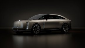 เบนท์ลีย์ เผยโฉม EXP 15 ยนตรกรรมต้นแบบพลังงานไฟฟ้าขับเคลื่อน 4 ล้อ แห่งอนาคต
